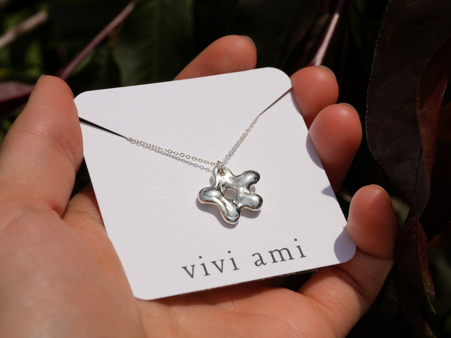 Marshmallow Daisy Necklace